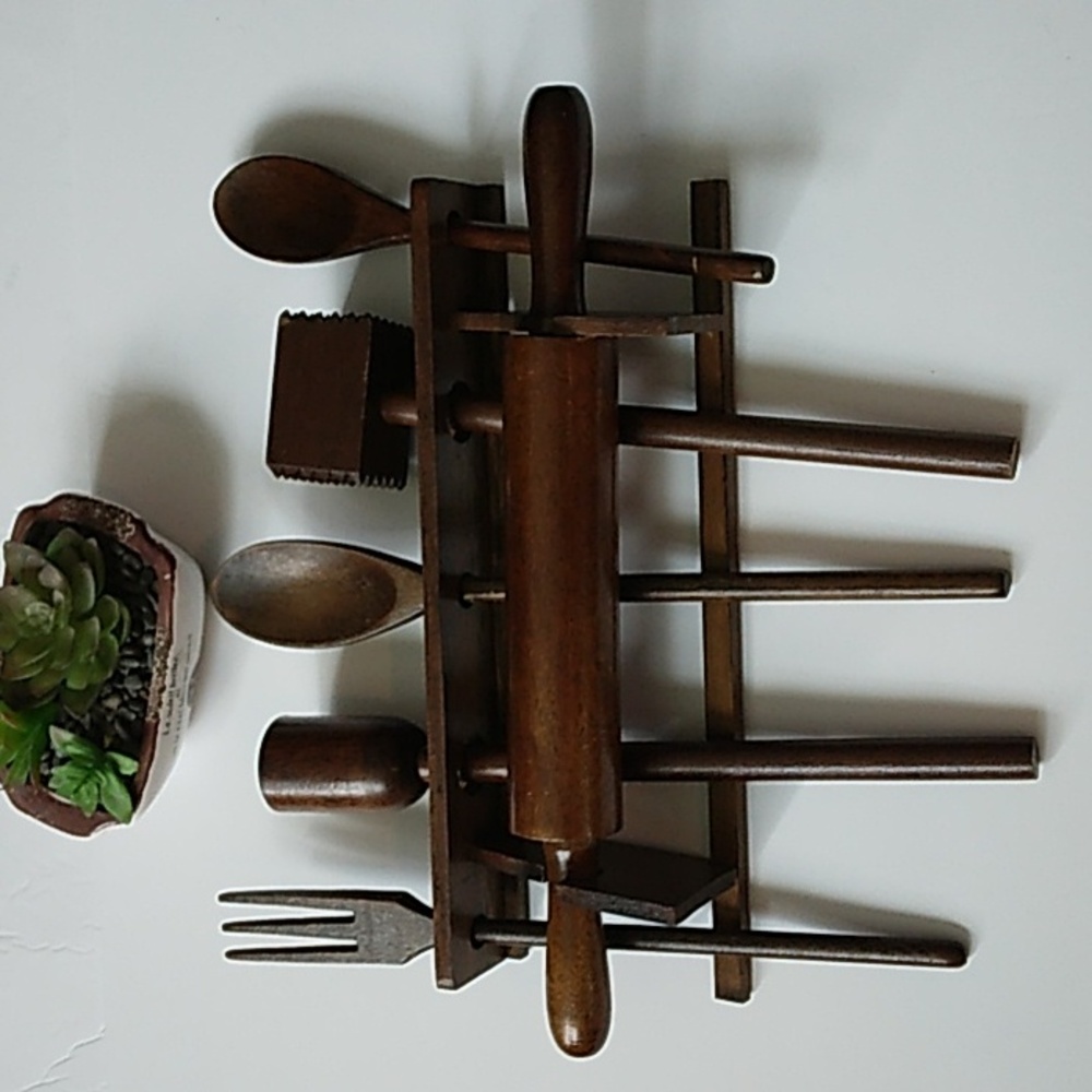Wooden utensil set.